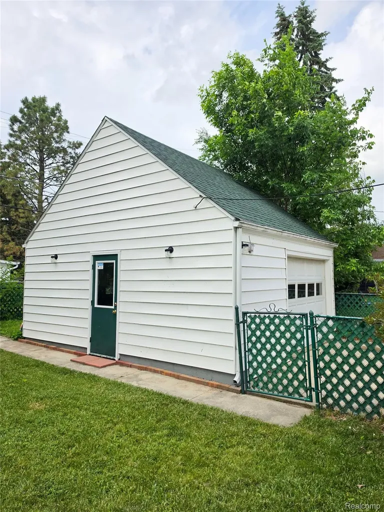 1333 Court Street Port Huron City MI 48060