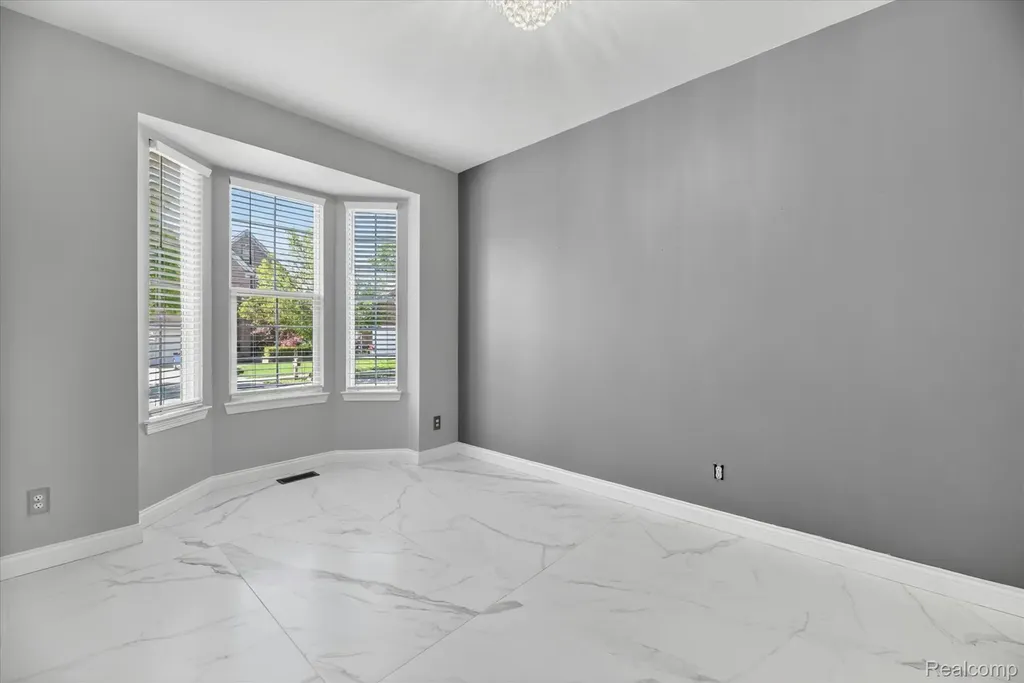 6827 Blackwell Shelby Charter Township MI 48317