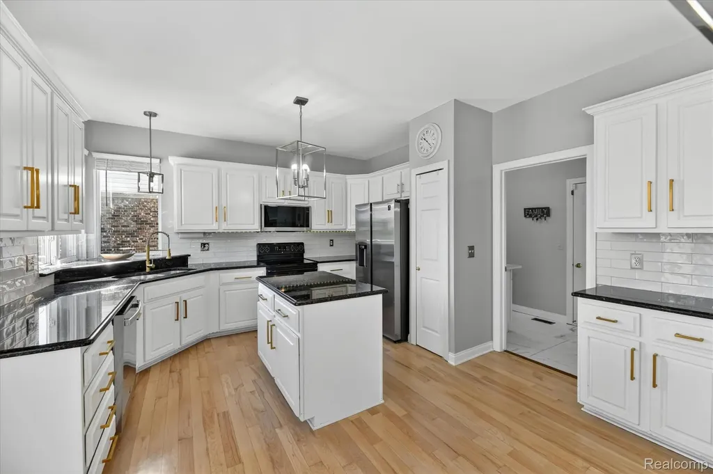 6827 Blackwell Shelby Charter Township MI 48317