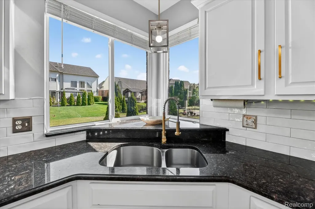 6827 Blackwell Shelby Charter Township MI 48317