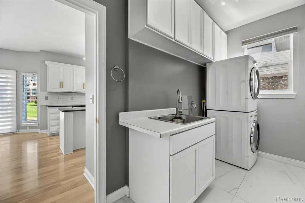 6827 Blackwell Shelby Charter Township MI 48317