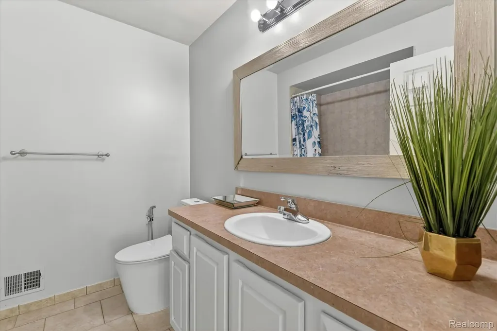 6827 Blackwell Shelby Charter Township MI 48317