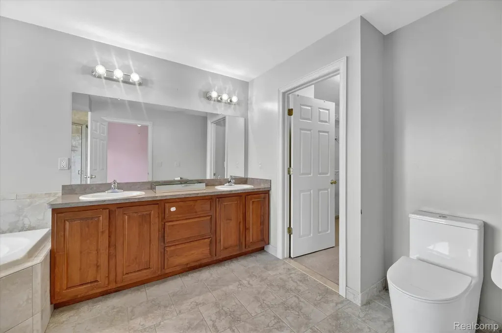 6827 Blackwell Shelby Charter Township MI 48317