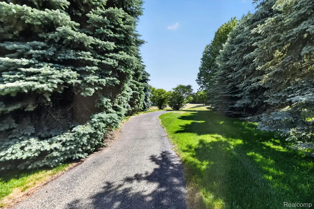 6827 Blackwell Shelby Charter Township MI 48317