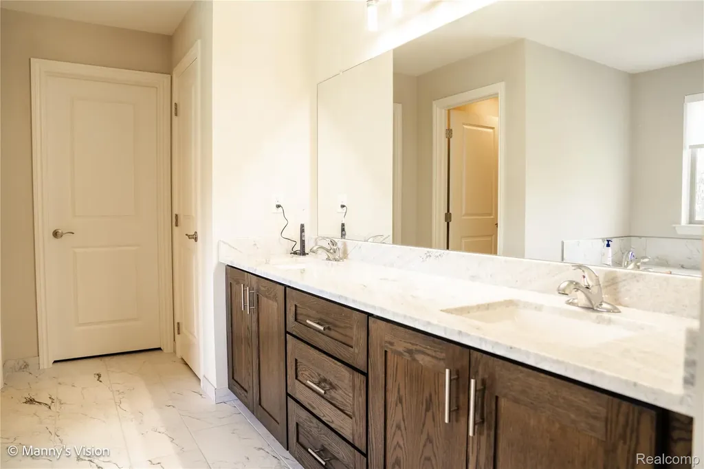 2935 Basil Drive Rochester Hills City MI 48309