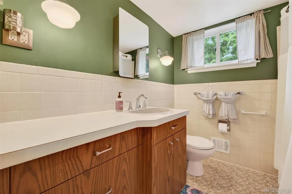 29571 Lori Street Livonia City MI 48154