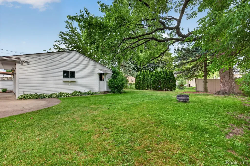 29571 Lori Street Livonia City MI 48154