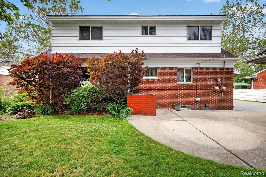 29571 Lori Street Livonia City MI 48154
