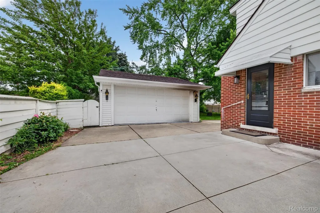 29571 Lori Street Livonia City MI 48154