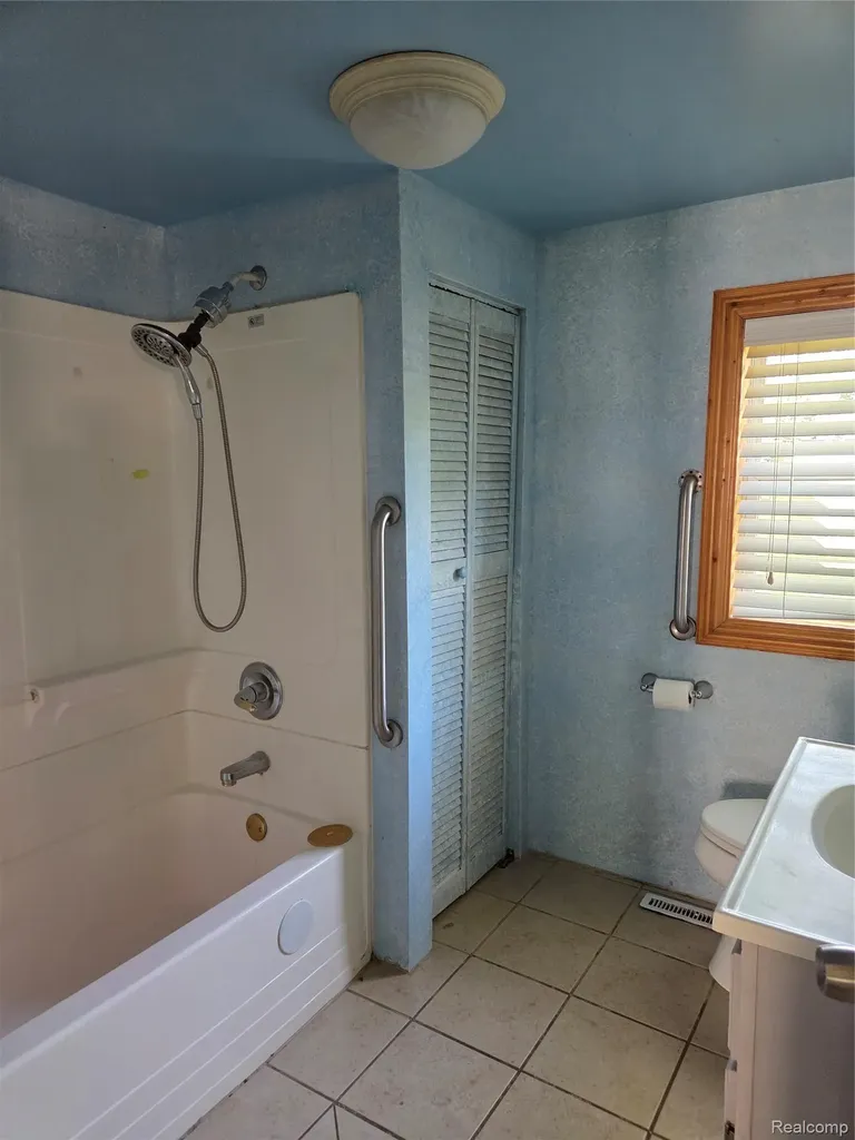 941 Burlingham Street Oxford Charter Township MI 48371