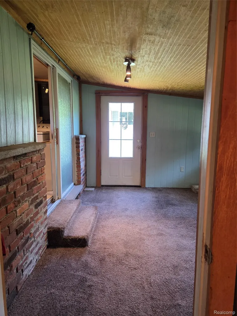 941 Burlingham Street Oxford Charter Township MI 48371