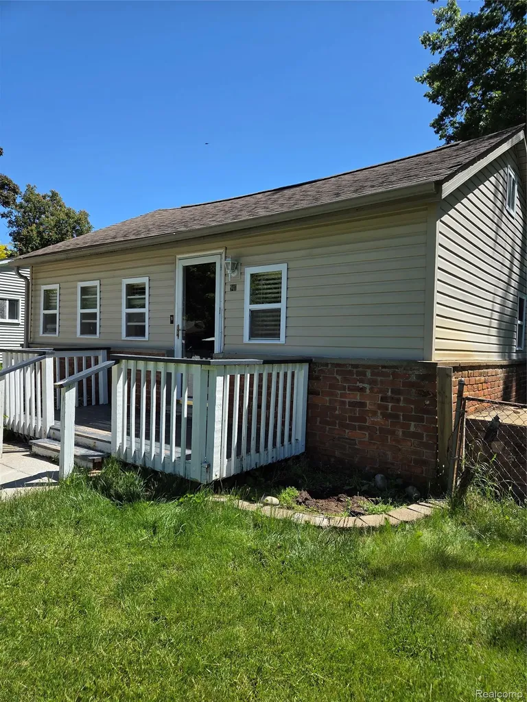 941 Burlingham Street Oxford Charter Township MI 48371