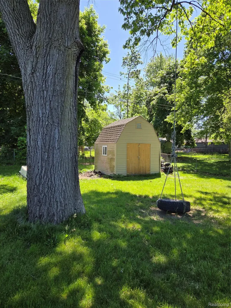 941 Burlingham Street Oxford Charter Township MI 48371