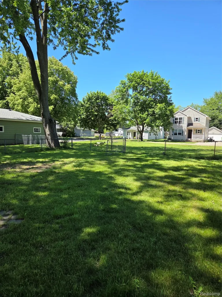 941 Burlingham Street Oxford Charter Township MI 48371
