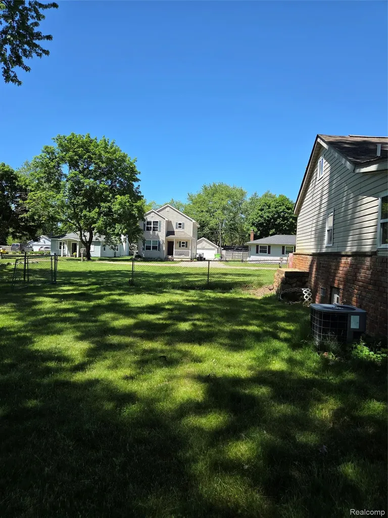 941 Burlingham Street Oxford Charter Township MI 48371