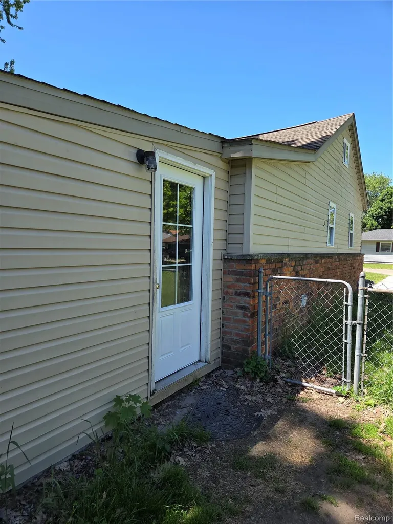 941 Burlingham Street Oxford Charter Township MI 48371