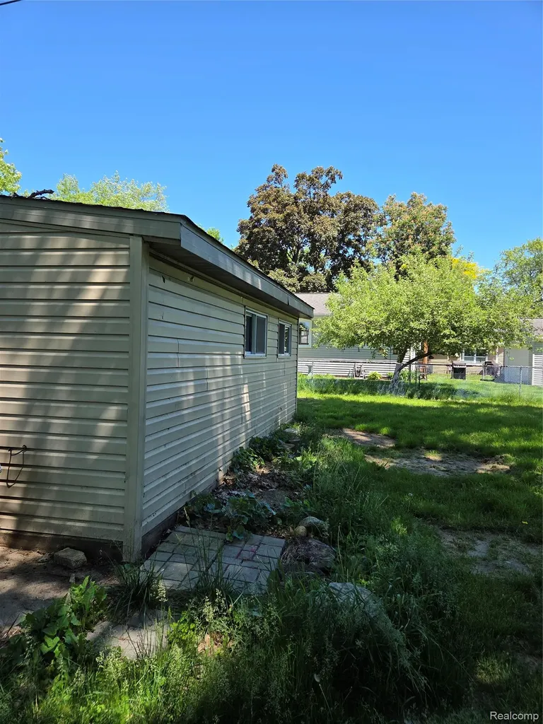 941 Burlingham Street Oxford Charter Township MI 48371