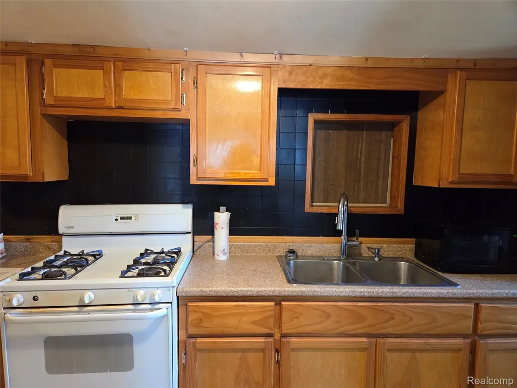 941 Burlingham Street Oxford Charter Township MI 48371