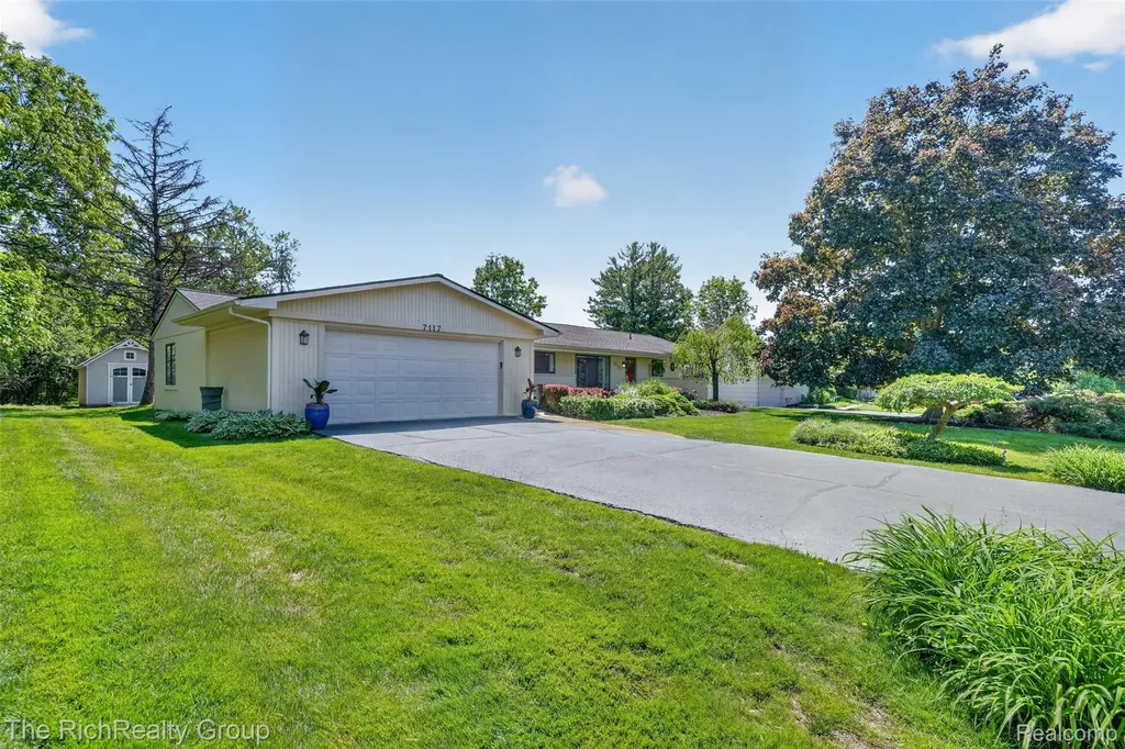 7117 Ward Eagle Drive West Bloomfield Charter Township MI 48322