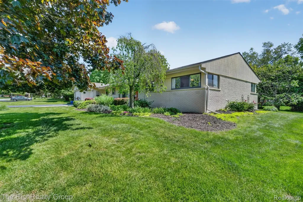 7117 Ward Eagle Drive West Bloomfield Charter Township MI 48322