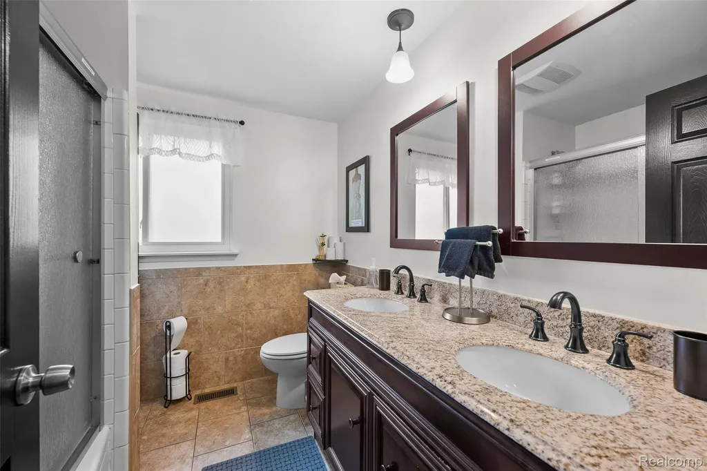 31602 Madison Avenue Madison Heights City MI 48071
