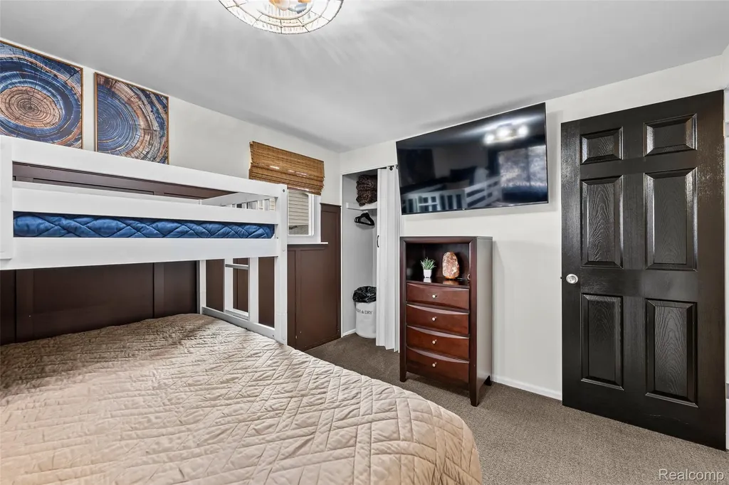 31602 Madison Avenue Madison Heights City MI 48071
