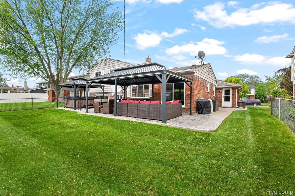 31602 Madison Avenue Madison Heights City MI 48071