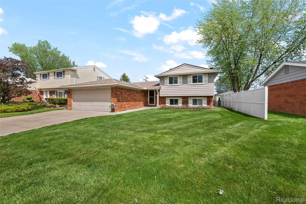 31602 Madison Avenue Madison Heights City MI 48071