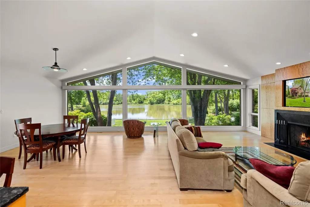 4700 S Valleyview Road West Bloomfield Charter Township MI 48323