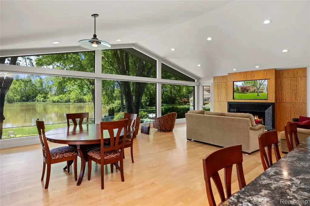 4700 S Valleyview Road West Bloomfield Charter Township MI 48323