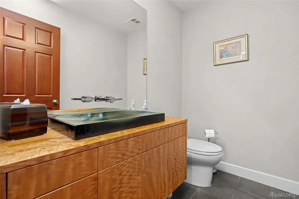 4700 S Valleyview Road West Bloomfield Charter Township MI 48323