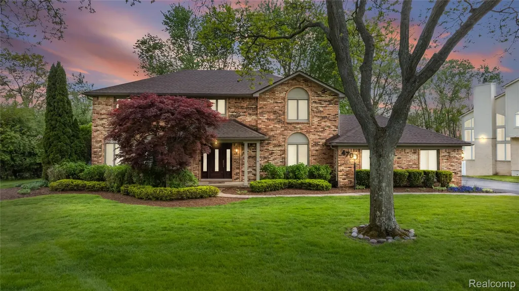 4700 S Valleyview Road West Bloomfield Charter Township MI 48323