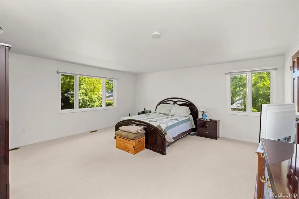 4700 S Valleyview Road West Bloomfield Charter Township MI 48323