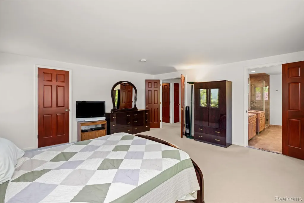 4700 S Valleyview Road West Bloomfield Charter Township MI 48323