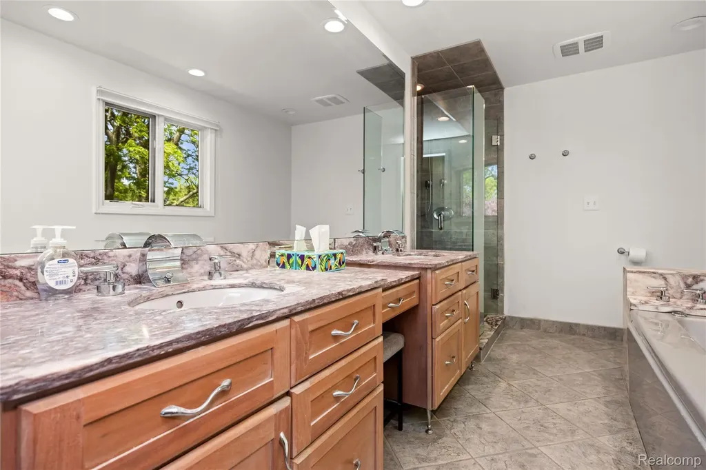4700 S Valleyview Road West Bloomfield Charter Township MI 48323