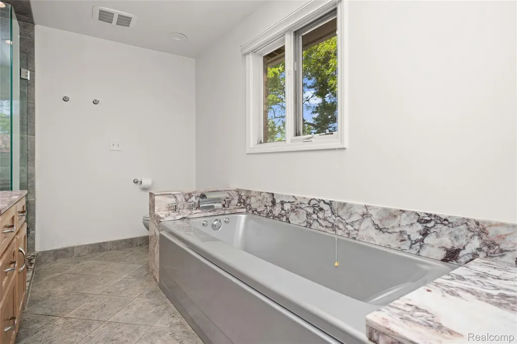 4700 S Valleyview Road West Bloomfield Charter Township MI 48323