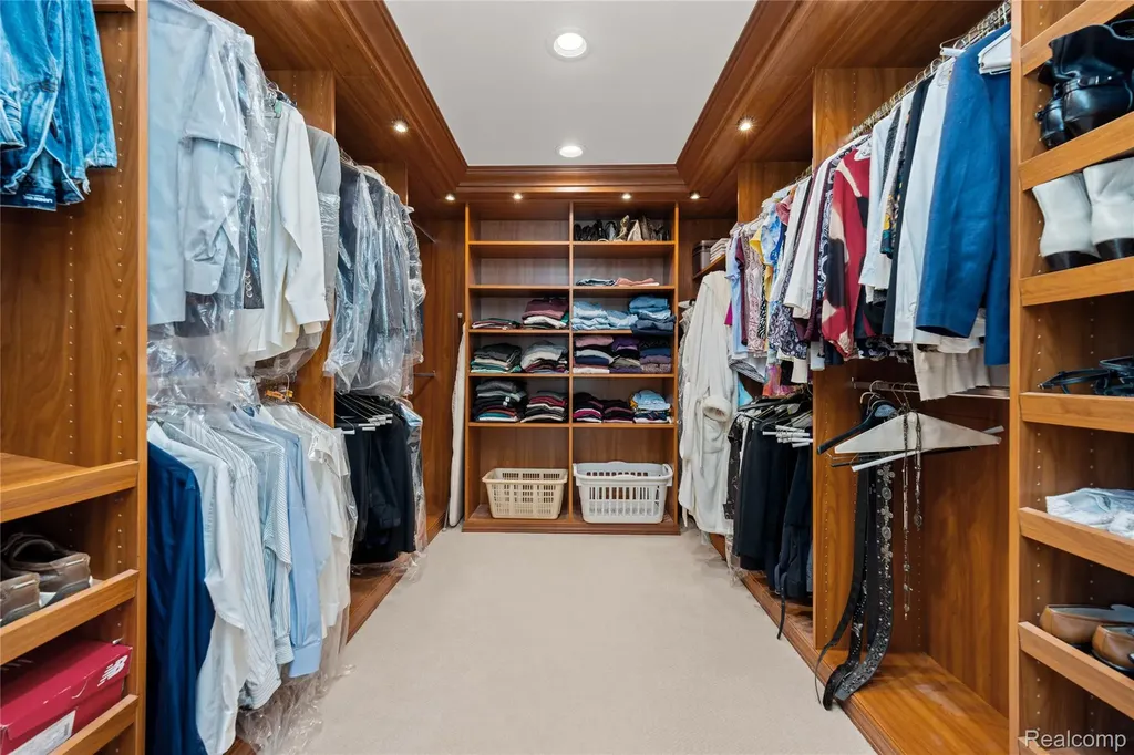 4700 S Valleyview Road West Bloomfield Charter Township MI 48323