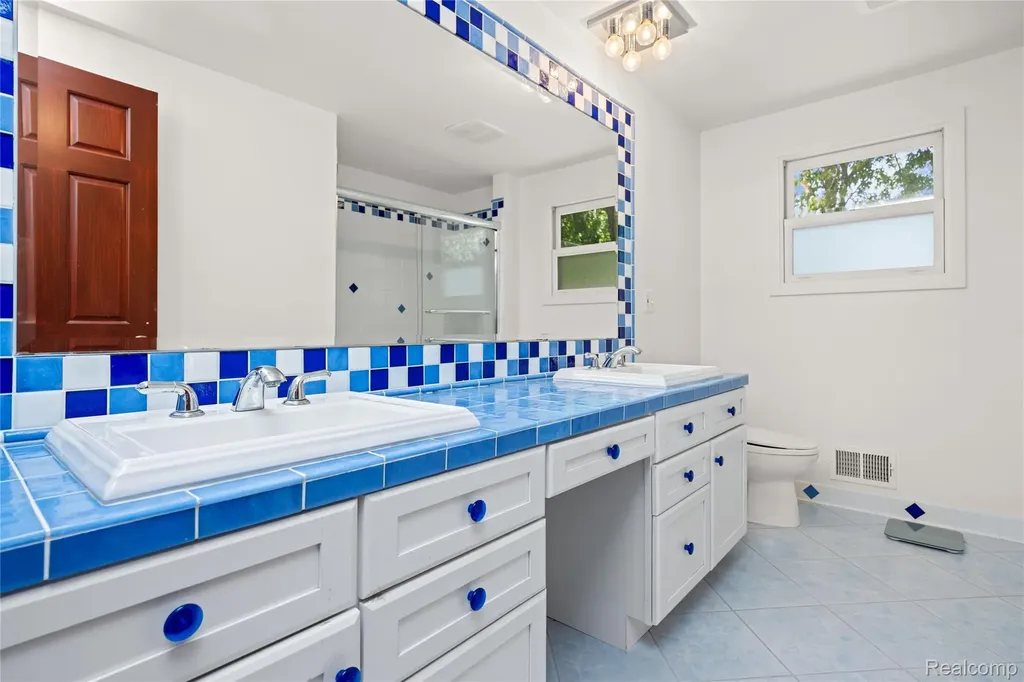 4700 S Valleyview Road West Bloomfield Charter Township MI 48323
