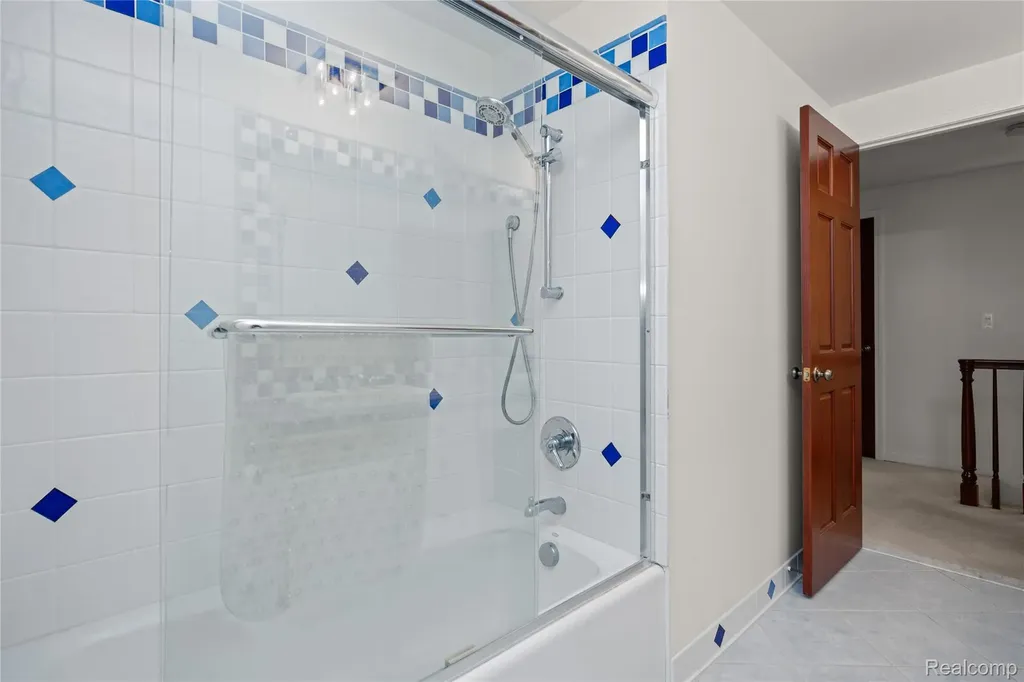 4700 S Valleyview Road West Bloomfield Charter Township MI 48323