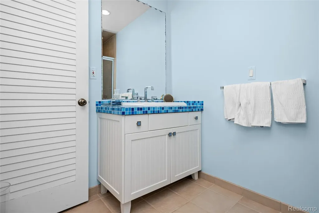 4700 S Valleyview Road West Bloomfield Charter Township MI 48323