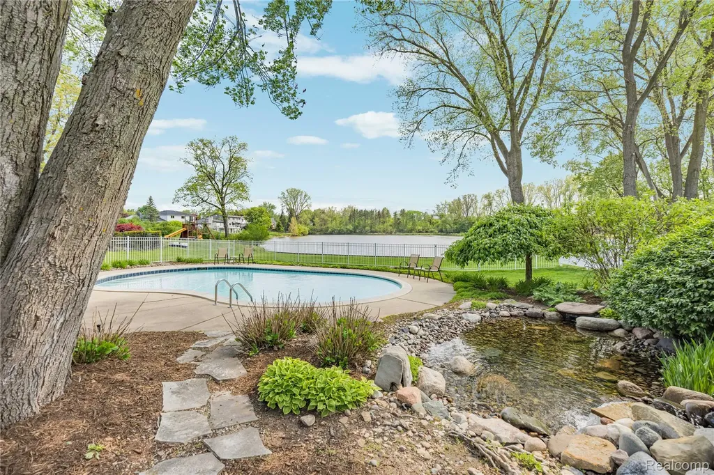 4700 S Valleyview Road West Bloomfield Charter Township MI 48323