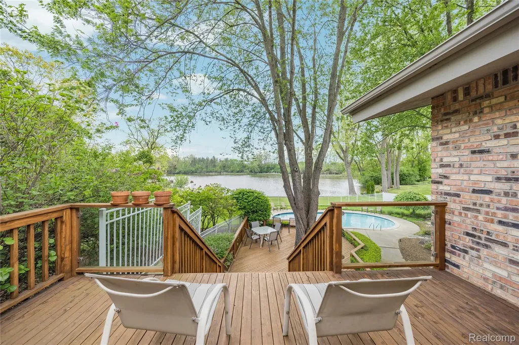 4700 S Valleyview Road West Bloomfield Charter Township MI 48323