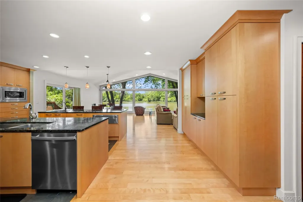 4700 S Valleyview Road West Bloomfield Charter Township MI 48323