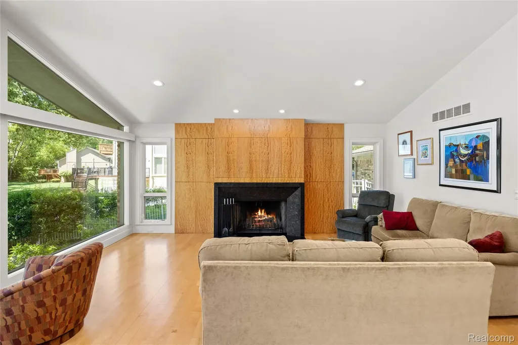 4700 S Valleyview Road West Bloomfield Charter Township MI 48323
