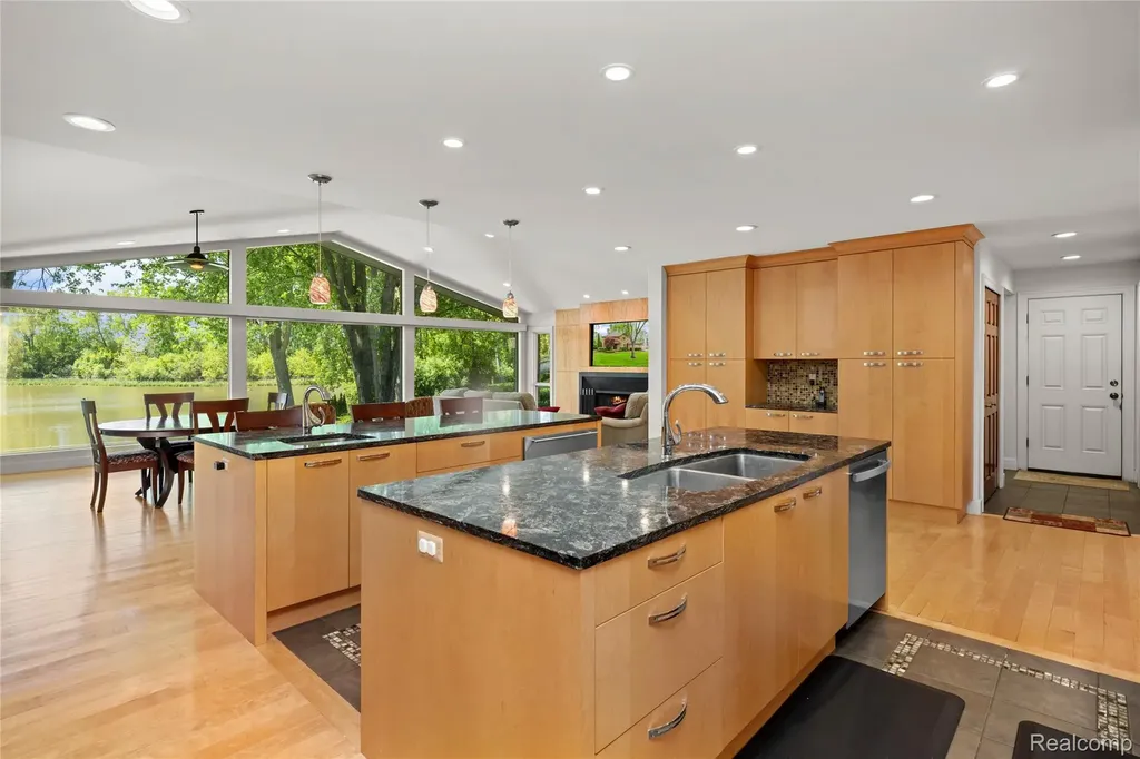 4700 S Valleyview Road West Bloomfield Charter Township MI 48323