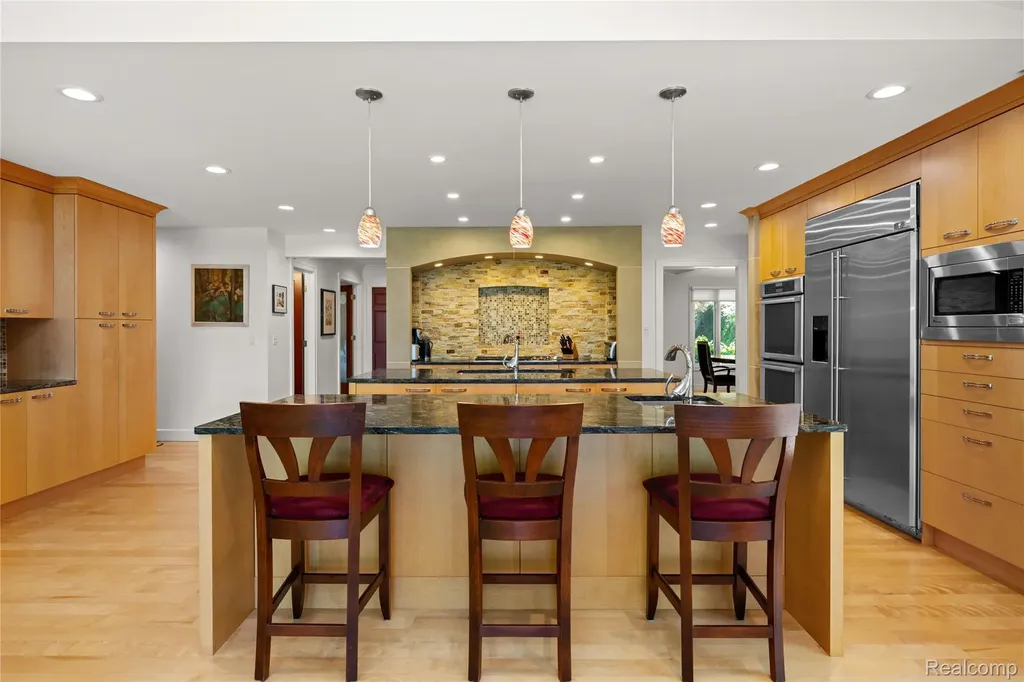 4700 S Valleyview Road West Bloomfield Charter Township MI 48323