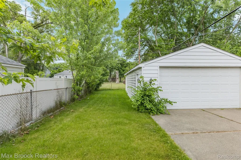 3410 Hunter Avenue Royal Oak City MI 48073