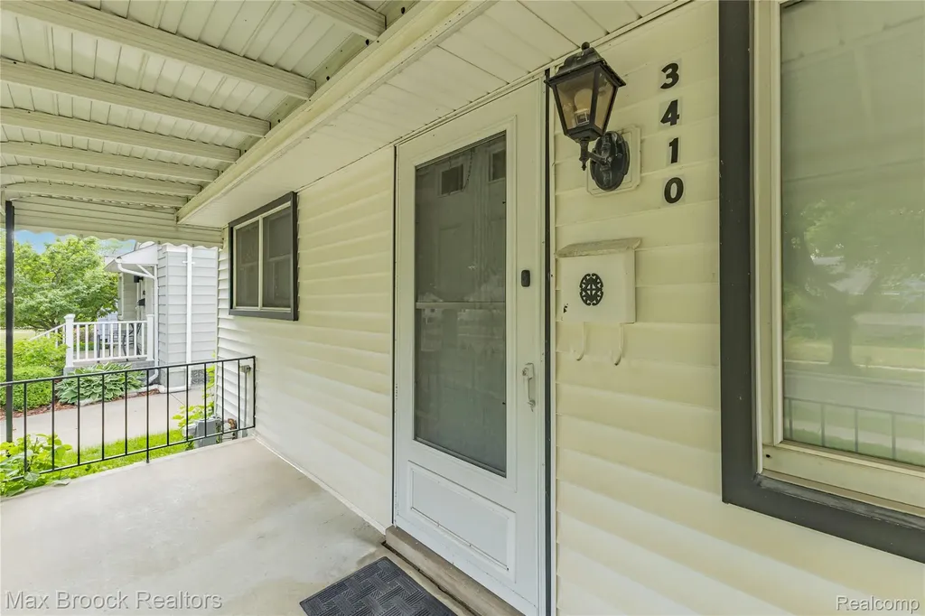 3410 Hunter Avenue Royal Oak City MI 48073