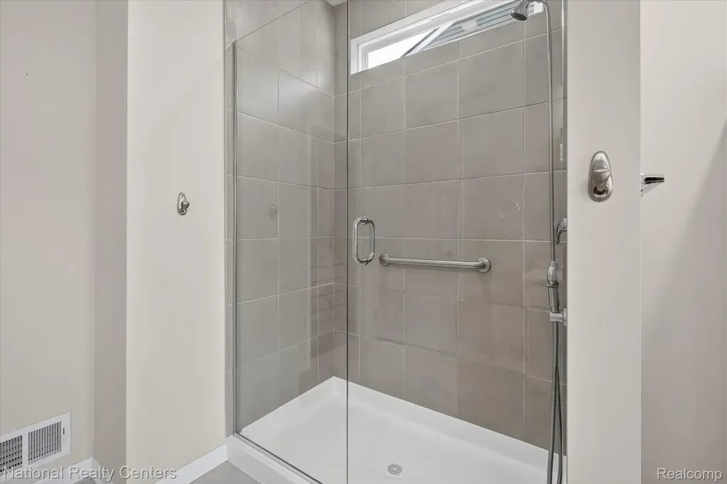 38681 Chasewood Court Farmington Hills City MI 48335