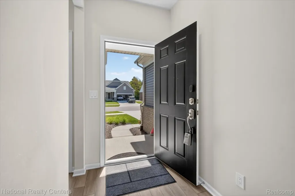 38681 Chasewood Court Farmington Hills City MI 48335